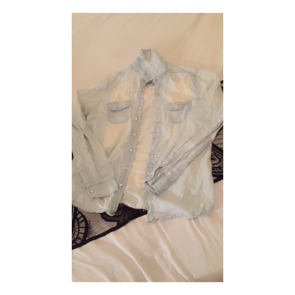 🔎 Jean button up 🔎 - Picture 1 of 3